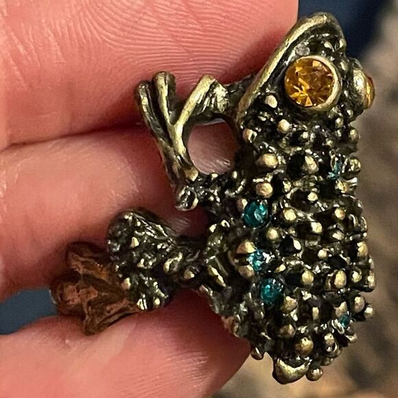 Frog Toad Ring brass with Gem Accents - Picture 2 of 6